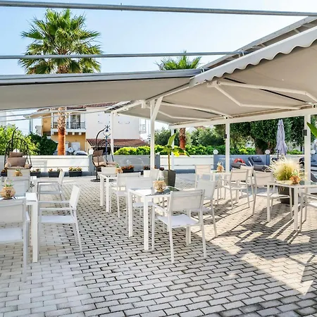 Ξενοδοχείο με διαμερίσματα Akritas 4*