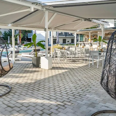 Ξενοδοχείο με διαμερίσματα Akritas Πευκοχώρι